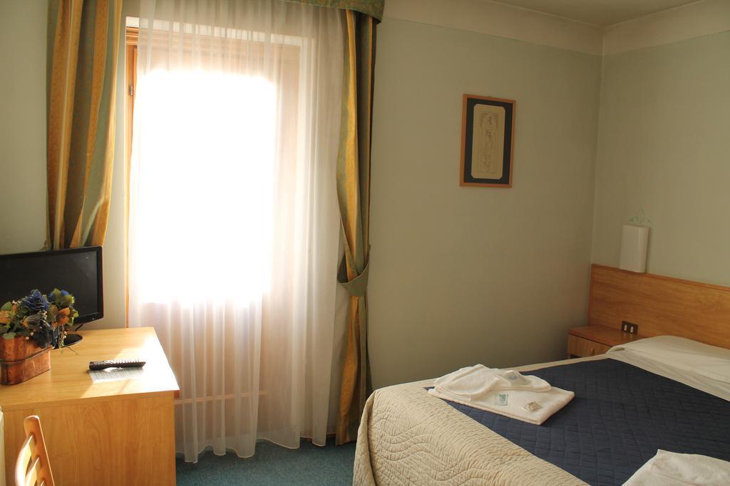 Hotel Villanova Santo Stefano Di Cadore Værelse billede